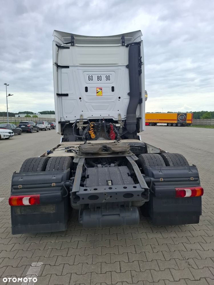 Mercedes-Benz ACTROS - 11