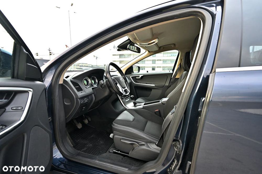 Volvo XC 60 D4 Momentum - 14