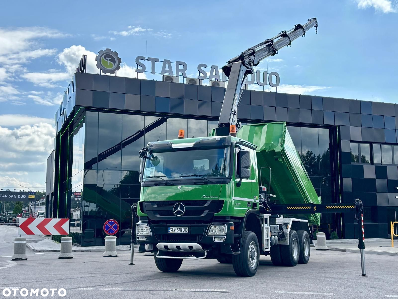 Mercedes-Benz ACTROS 3346 6x6 HIAB 244EP-4 HDS Wywrotka Crane - 2