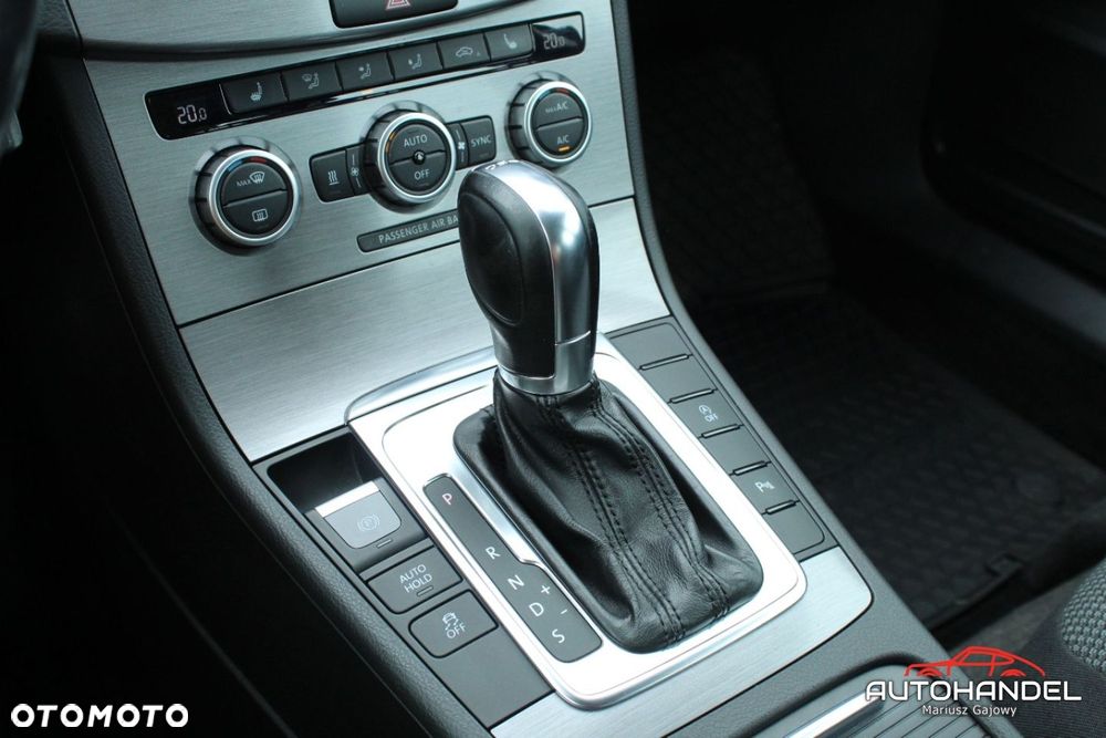 Volkswagen Passat - 14
