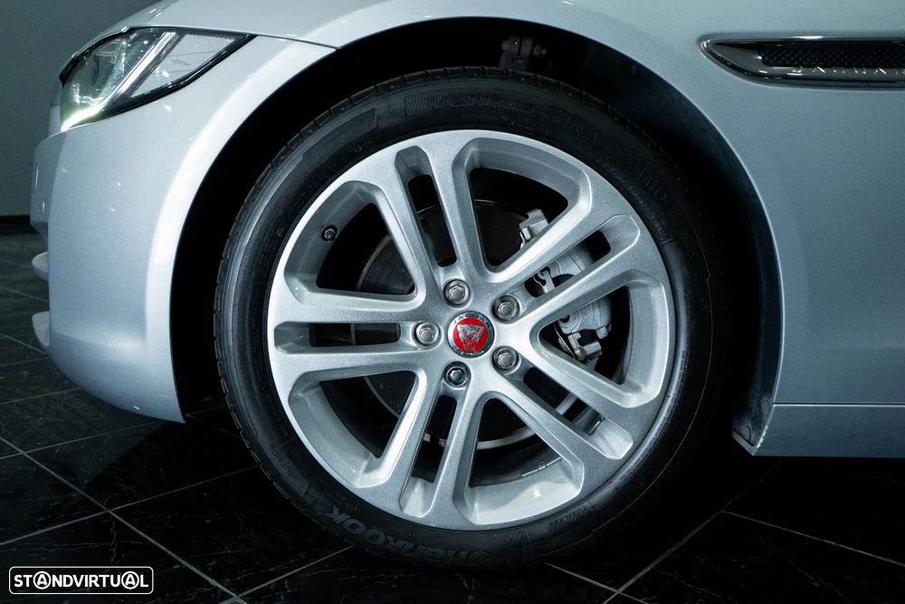 Jaguar XE 2.0 D R-Sport Aut. - 6