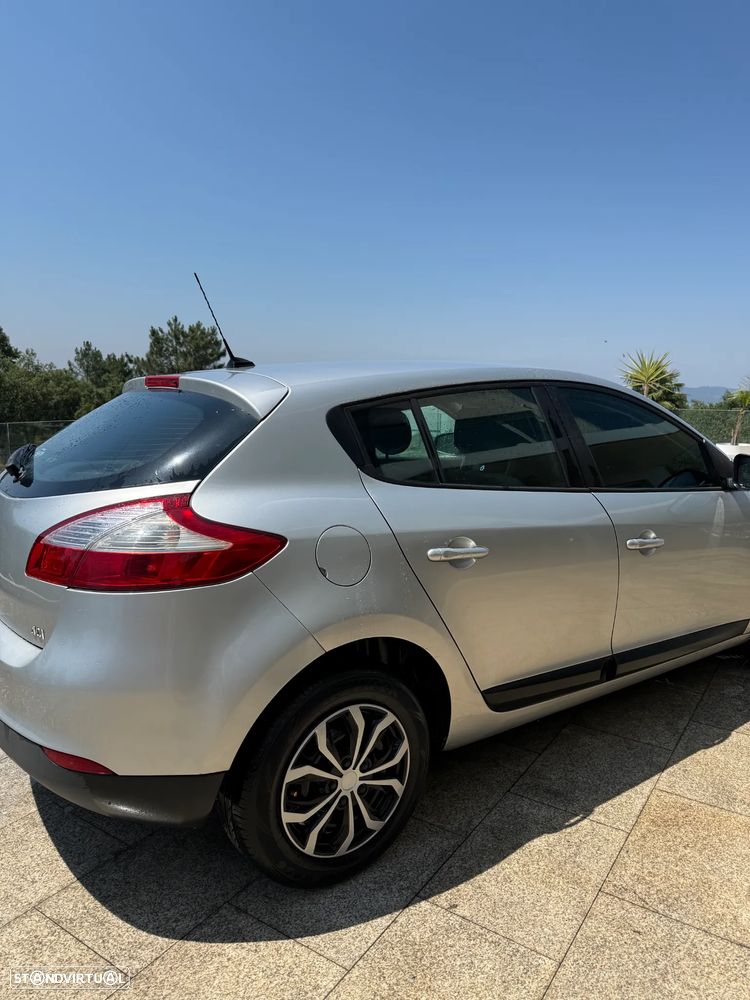 Renault Mégane 1.5 dCi Dynamique - 4