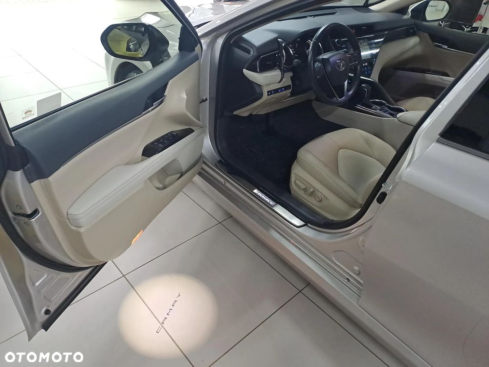 Toyota Camry 2.5 Hybrid Executive CVT - 9