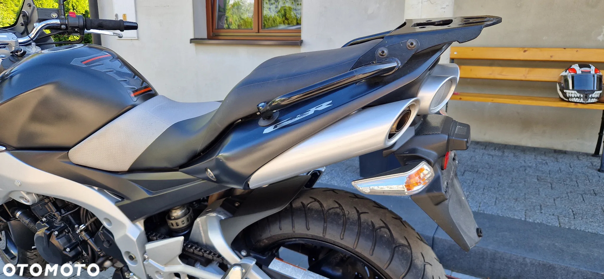 Suzuki GSR - 14