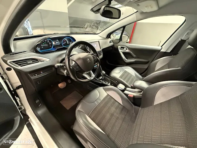 Peugeot 2008 1.2 PureTech Allure EAT6 - 5