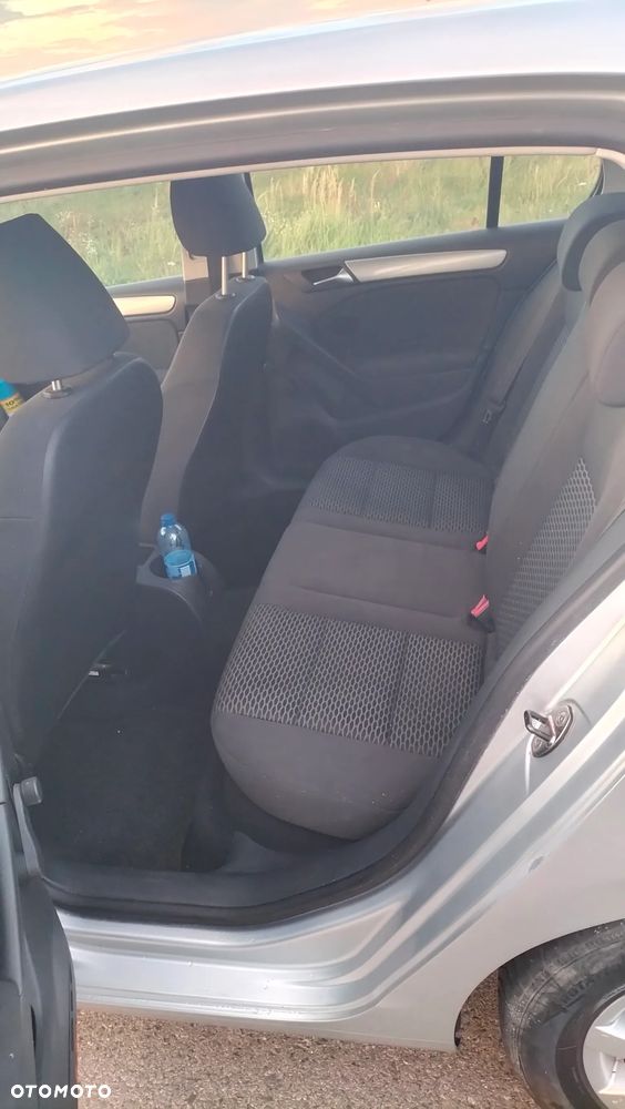 Volkswagen Golf 2010 photo 2