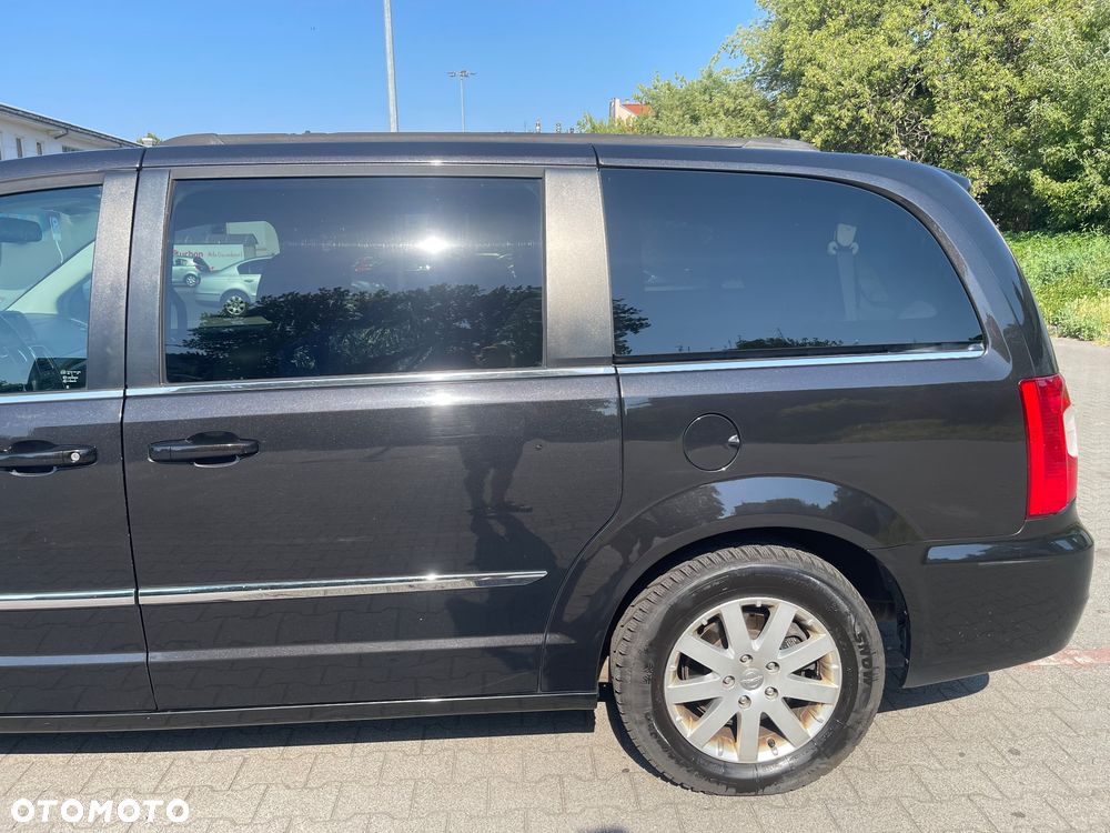 Chrysler Town & Country 3.6 Limited - 32