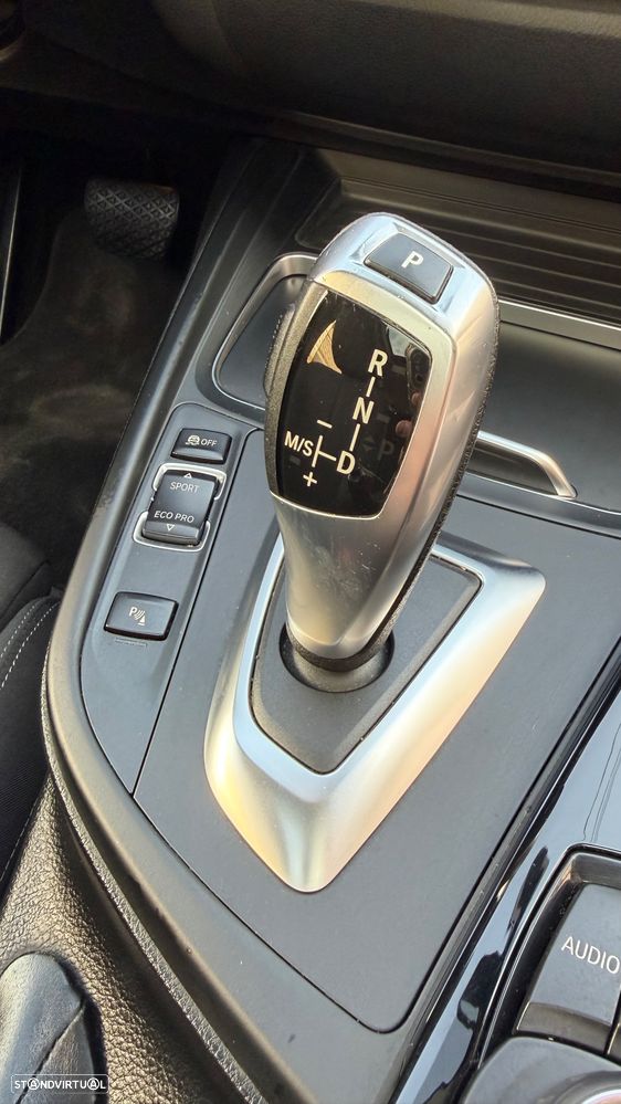 BMW 318 d Line Sport Auto - 28