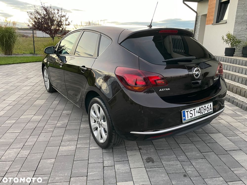Opel Astra IV 1.4 T Cosmo EU6 - 2