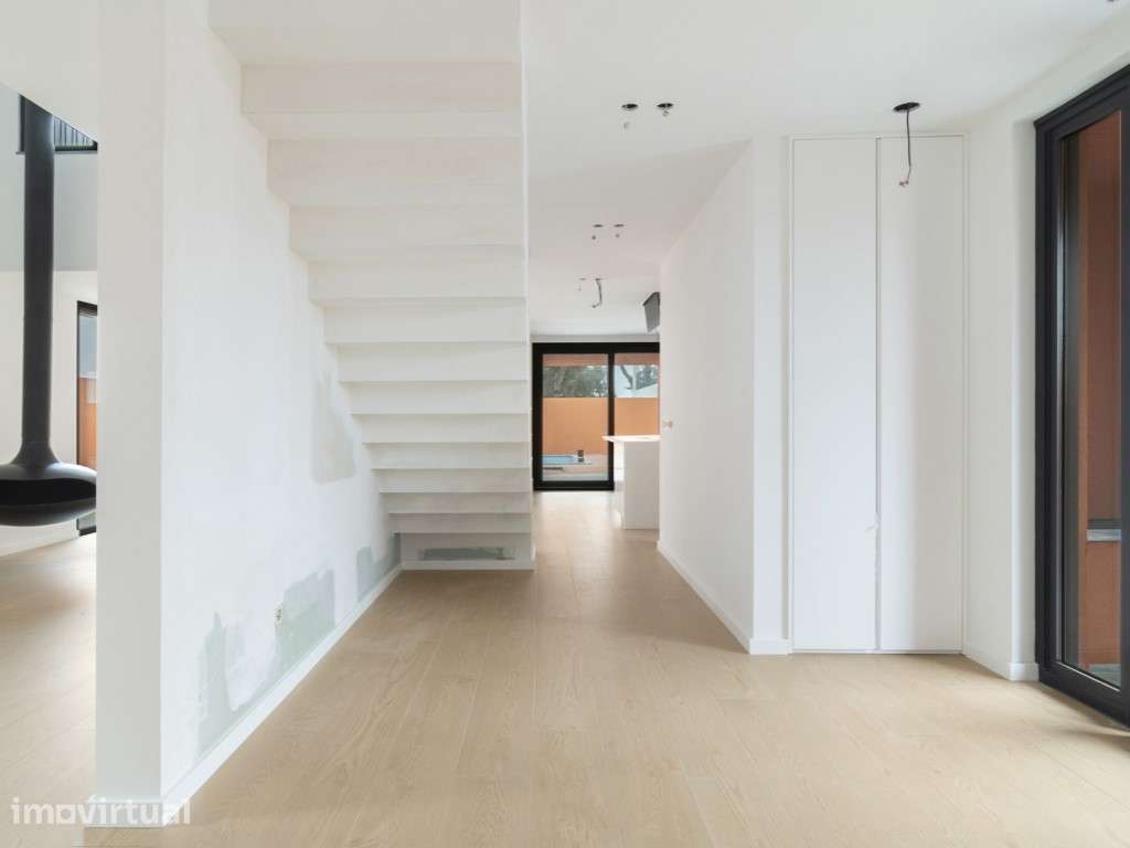 Moradia contemporânea T5 a estrear com Piscina e Jardim - Grande imagem: 5/51