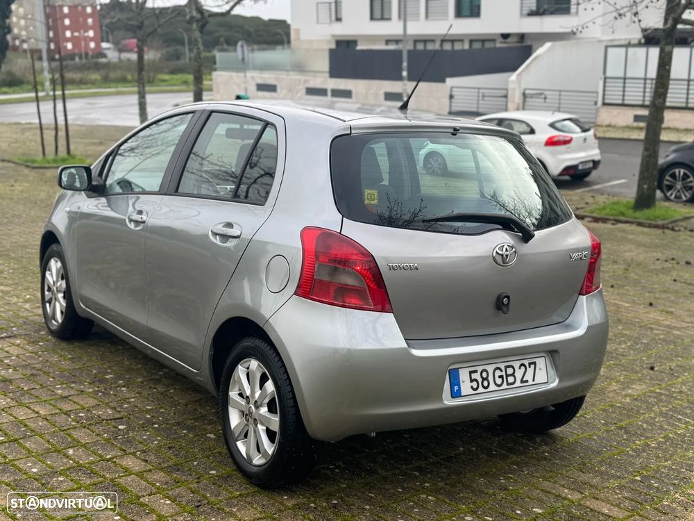 Toyota Yaris 1.0 VVT-i AC Manual+VSC - 4