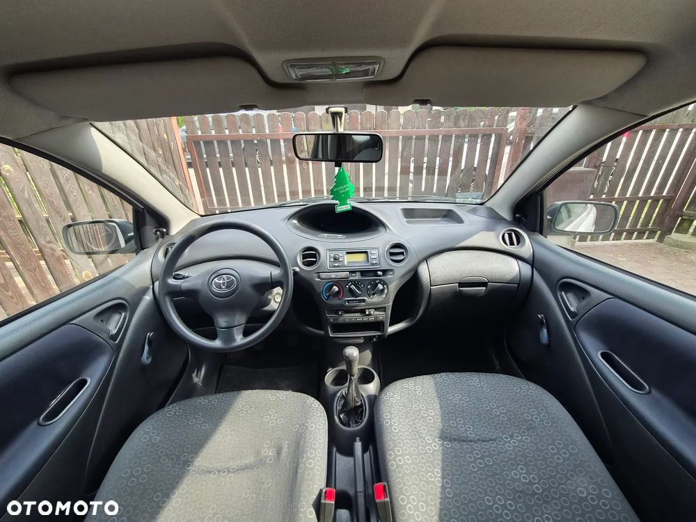 Toyota Yaris - 4