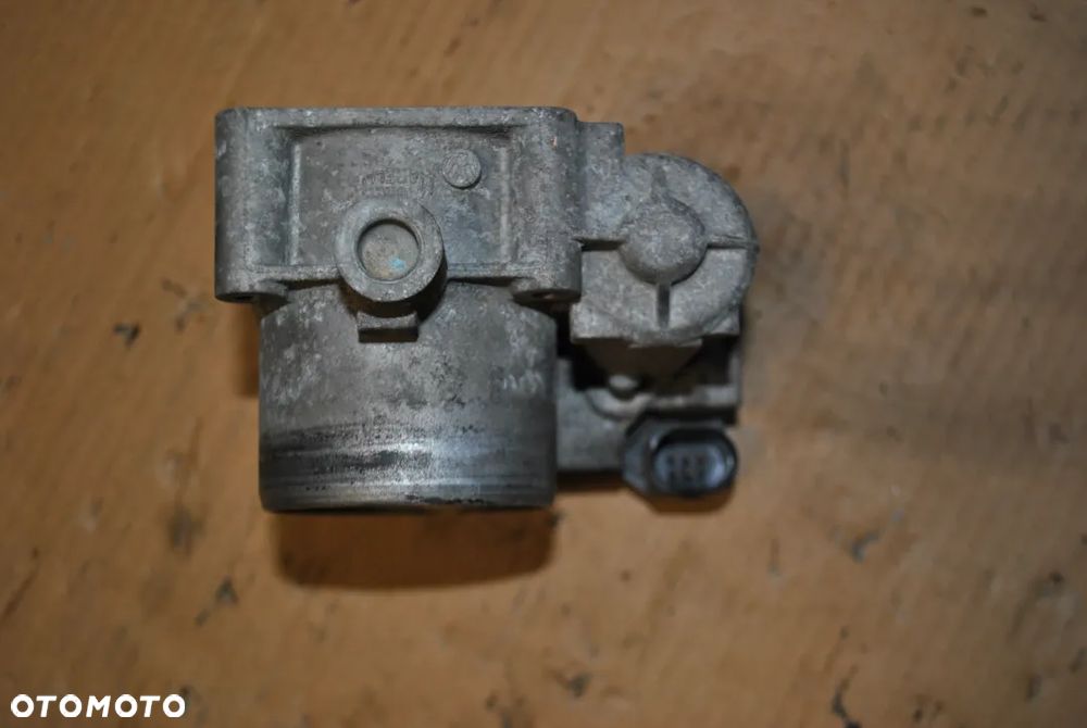 Przepustnica VW Golf 1,6 FSI - 3