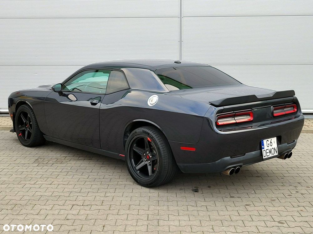 Dodge Challenger - 12