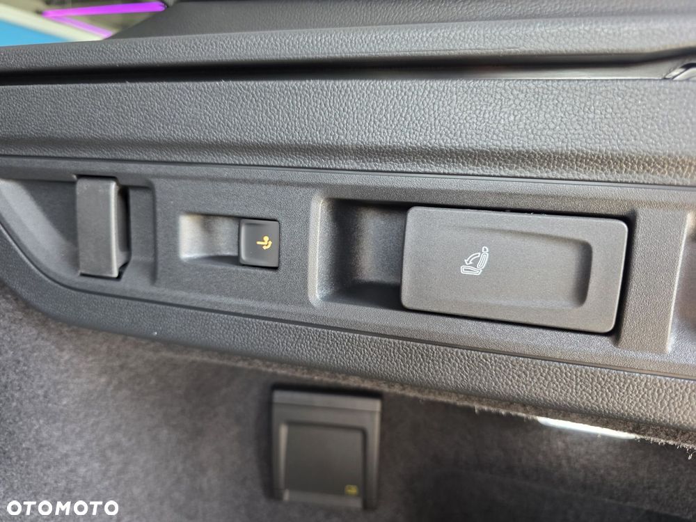 Volkswagen Passat Variant 1.5 TSI ACT mHEV Business Plus DSG - 20