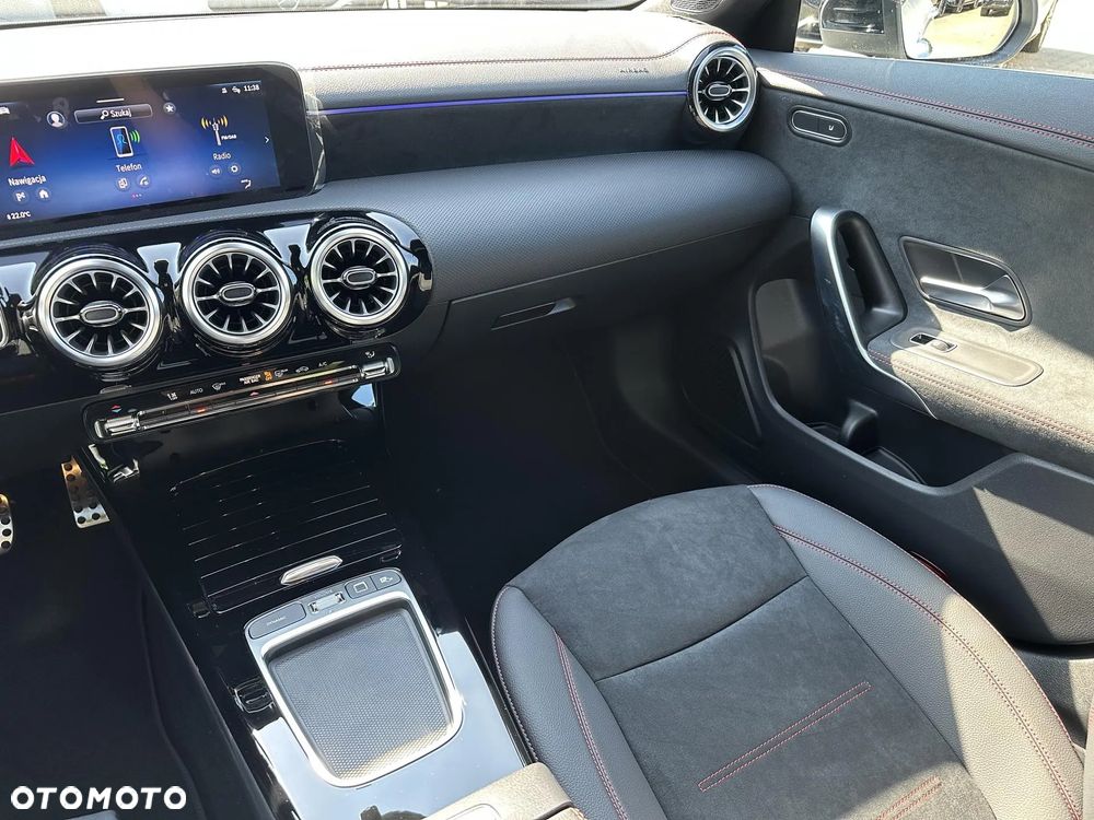 Mercedes-Benz CLA 180 AMG Line 7G-DCT - 15