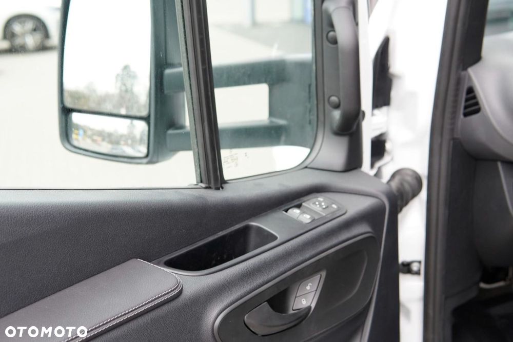 Mercedes-Benz Sprinter - 18