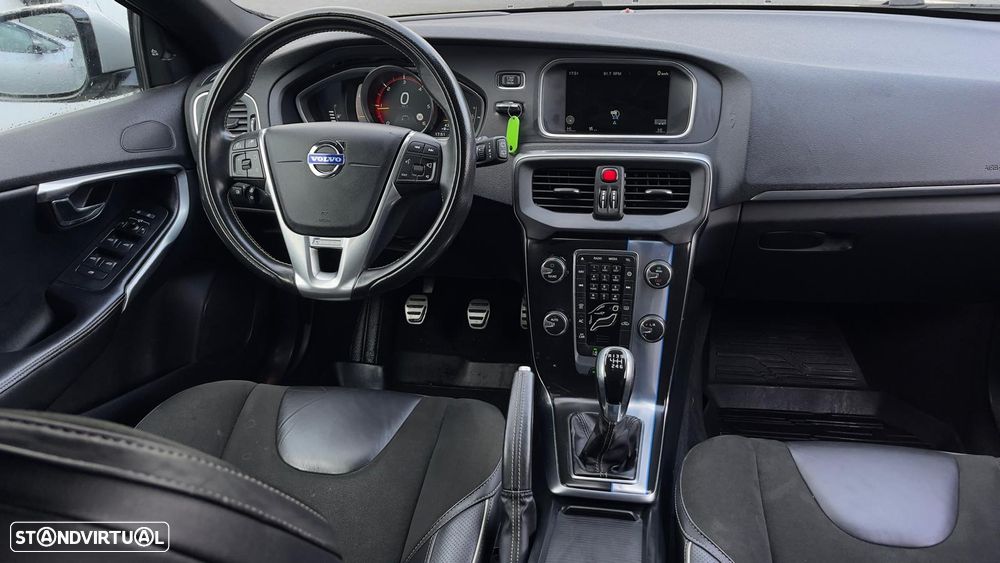 Volvo V40 D2 R Design - 9
