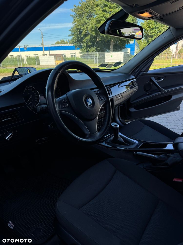 BMW Seria 3 318d - 11