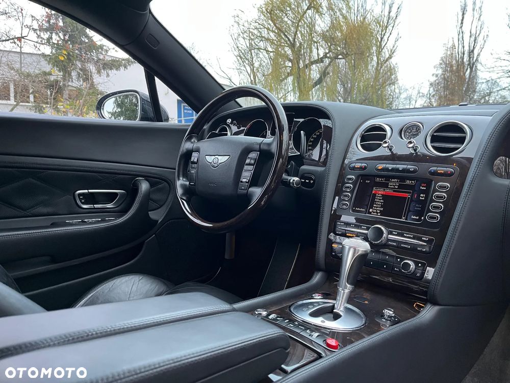 Bentley Continental GT Standard - 25