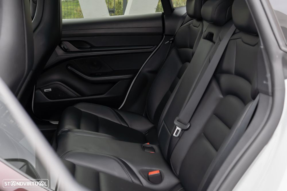 Porsche Taycan 4S - 25