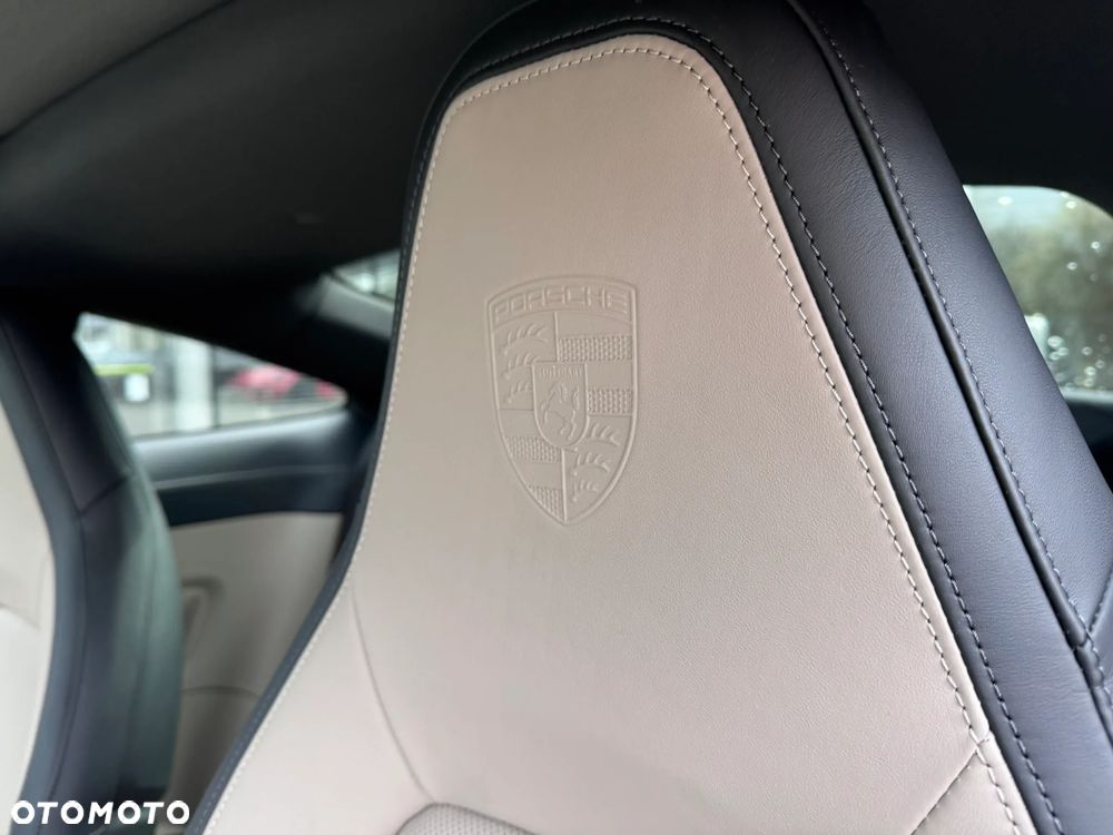 Porsche 911 Carrera 4S - 14