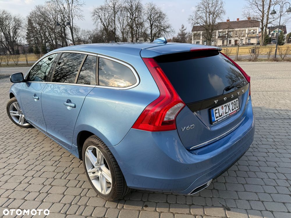 Volvo V60 D6 AWD Plug-in Hybrid Momentum - 10
