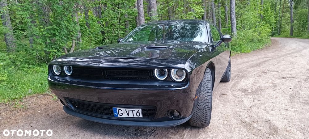 Dodge Challenger - 2