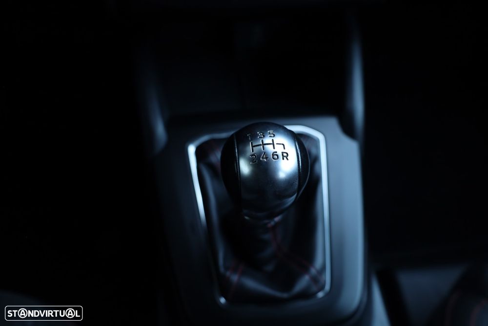 Ford Focus 1.0 EcoBoost MHEV ST-Line - 19