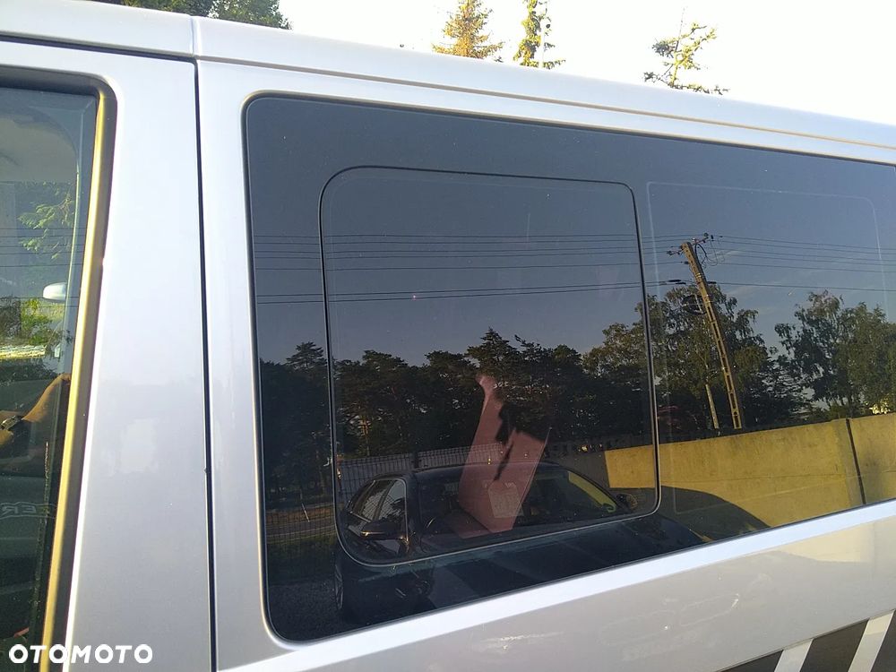 Volkswagen Caravelle - 10