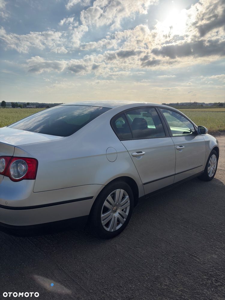 Volkswagen Passat 1.6 Comfortline - 5