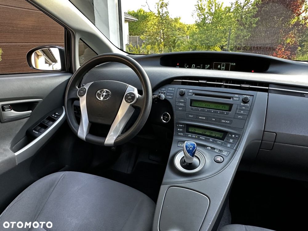Toyota Prius (Hybrid) - 27