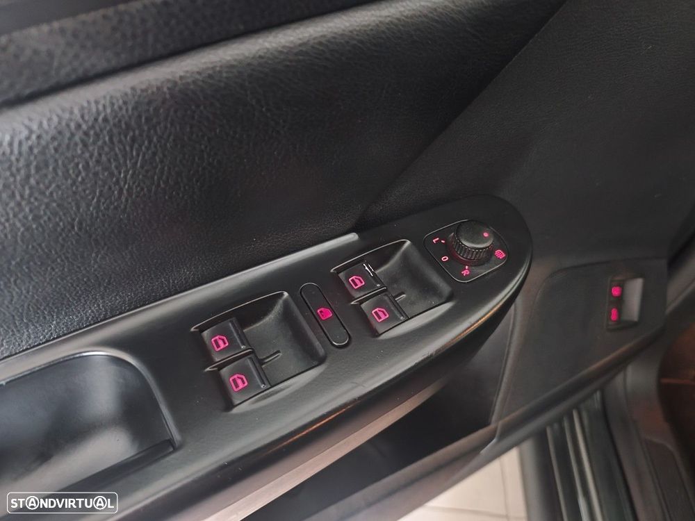 VW Passat Variant 2.0 TDi Highline - 20