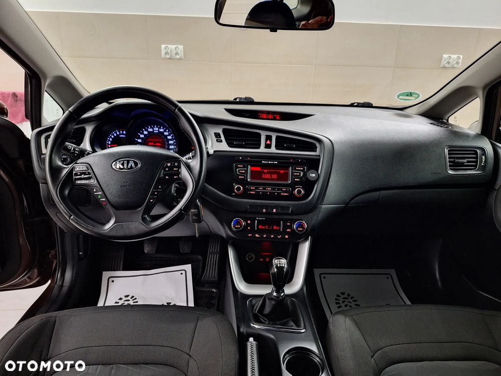 Kia Ceed 1.6 GDI Fifa World Cup Edition - 23