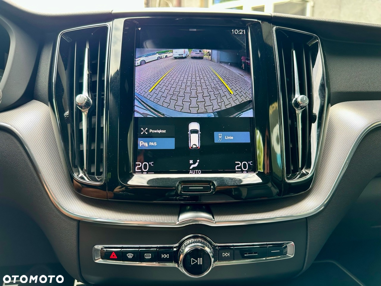 Volvo XC 60 T6 AWD Plug-In Hybrid R-Design - 22