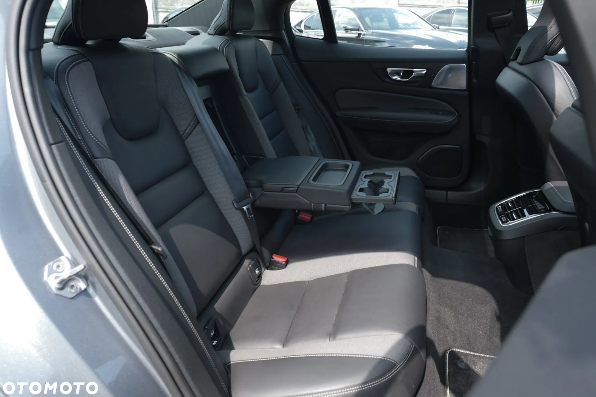 Volvo S60 T5 R-Design - 17