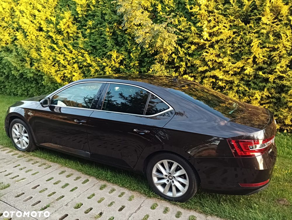 Skoda Superb 2.0 TDI L&K DSG - 19