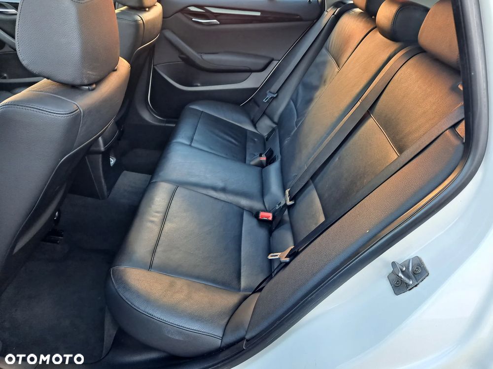 BMW X1 sDrive18i Sport Line - 11