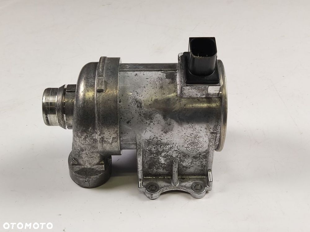VOLVO XC40 2.0T T4 17-21r Pompa Wody - 6