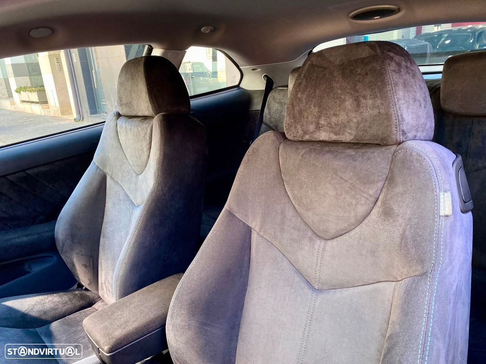 Alfa Romeo GT 1.9 JTD M-JET - 13