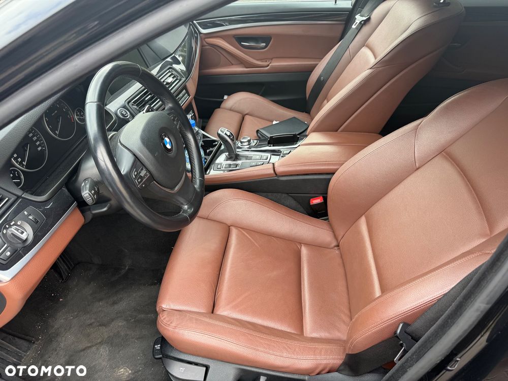 BMW Seria 5 528i xDrive - 7