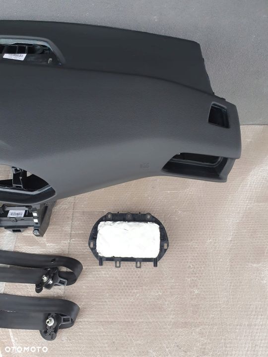 Peugeot 308 T9 deska kokpit konsola airbag pasy - 4