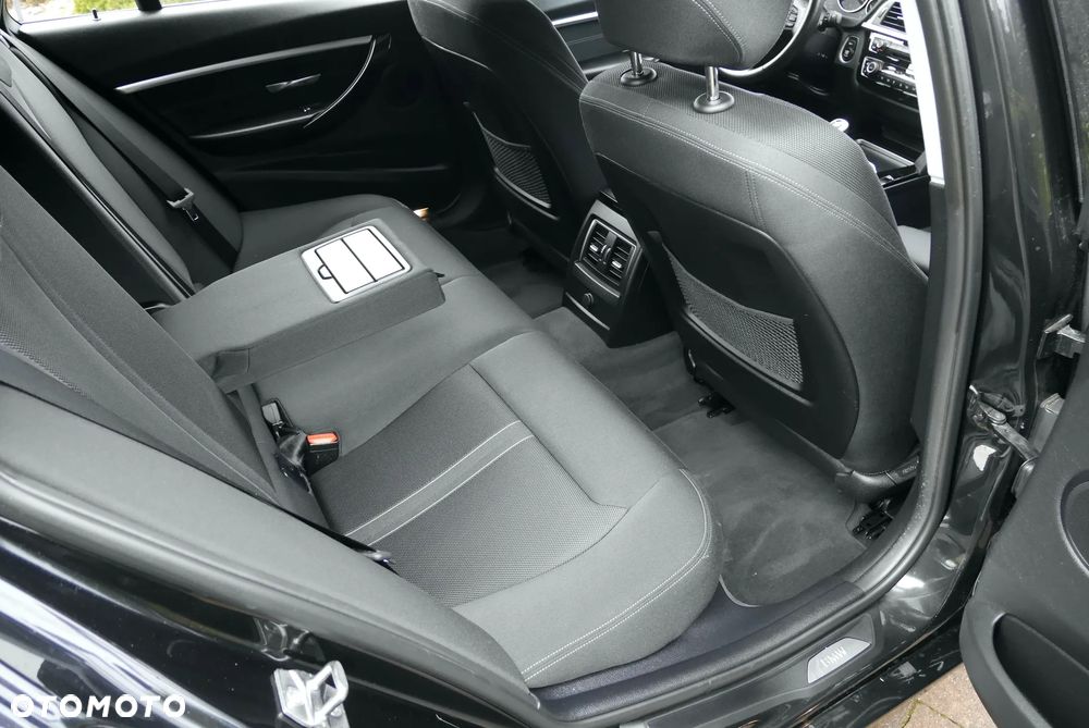 BMW Seria 3 318d Sport Line - 23