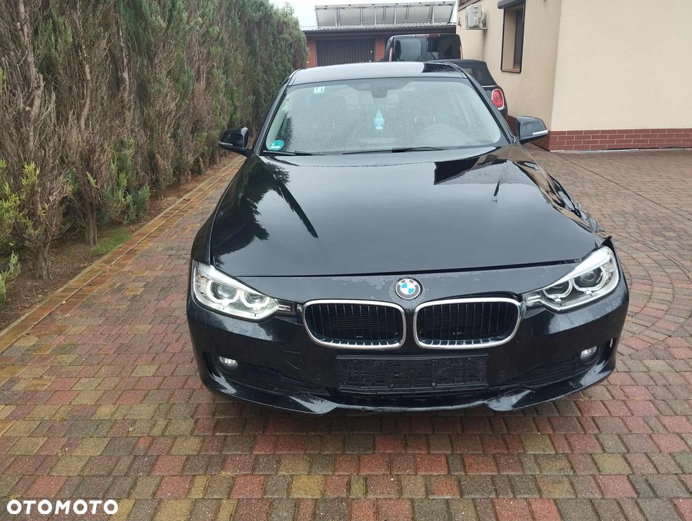 BMW Seria 3 318d Sport Line - 4