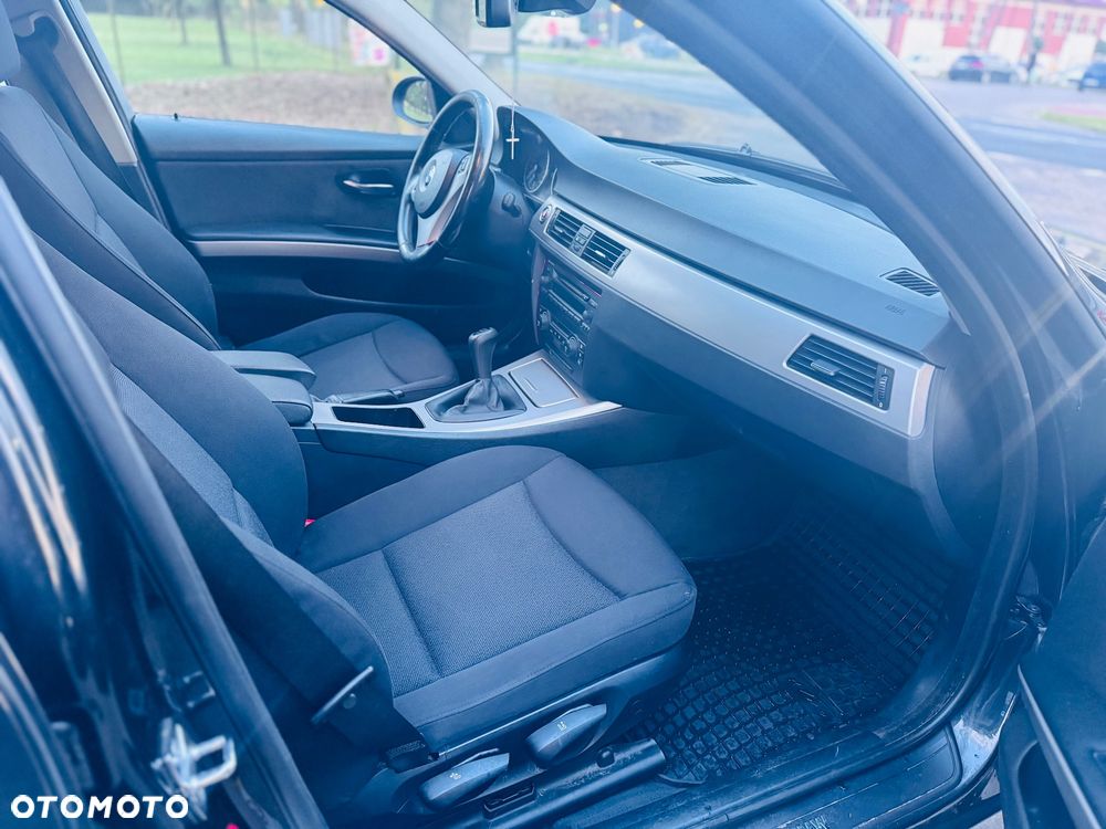 BMW Seria 3 318d - 11