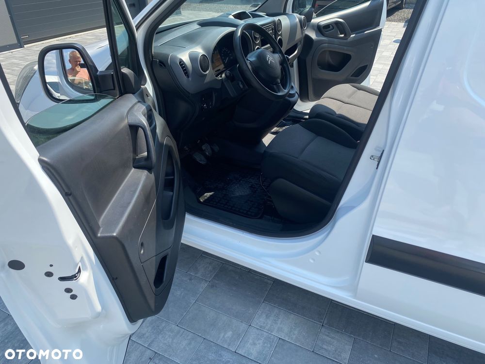 Citroën BERLINGO 1.6 HDI, MAX długi, 3-osobowy, klimatyzacja, zakupiony w salonie w Rzeszowie Bezwypadkowy serwisowany - 24