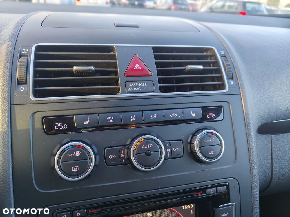 Volkswagen Touran - 28