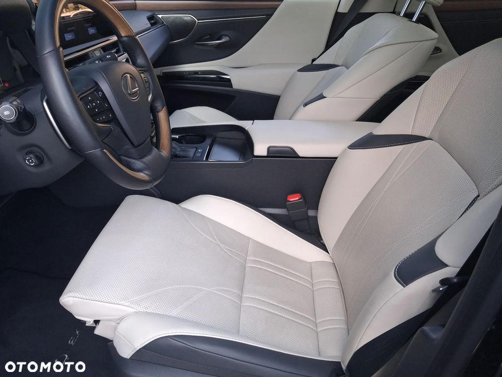 Lexus ES 300h Prestige - 12