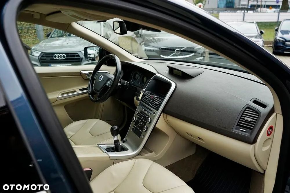Volvo XC 60 2.4D AWD - 12
