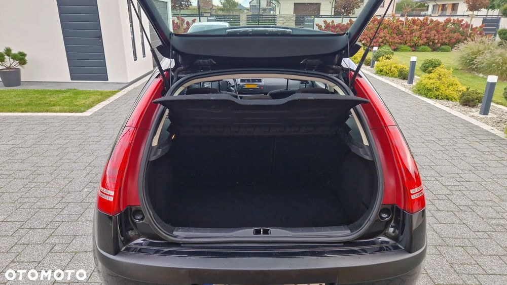 Citroën C4 1.4 16V Style - 30